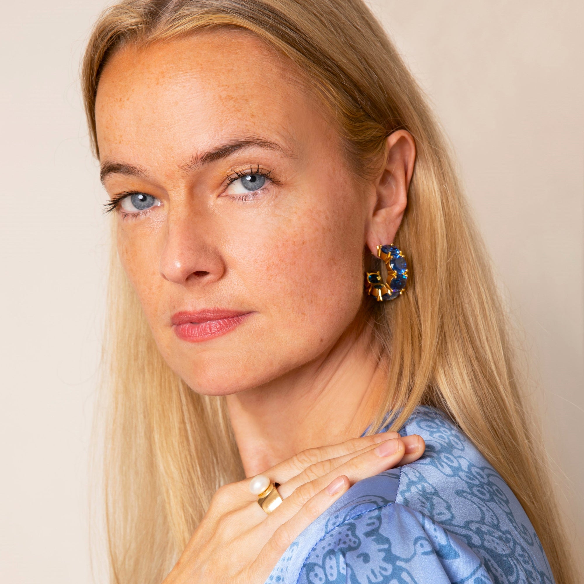 [et cetera] WOMAN L'il Sista Short Sleeve Wrap Dress with Ruffle Hem – silk